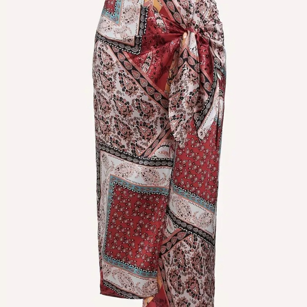 Elegant  mixed color Patterned skirt. Size L running small.
